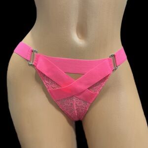 Victoria’s Secret FASHION SHOW LIMITED EDITION Strappy lace thong panty Pink M